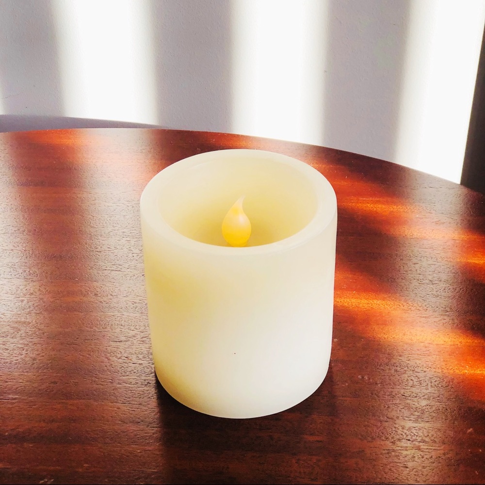 Flameless Scented LED Candle Lights - Vanila Scent - Picture 4 of 9